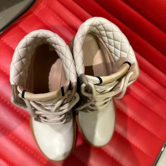 Gucci Women's Lace-Up White and Tan Boots - Picture 4 of 6